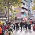Iz Valjeva ka Novom Sadu krenulo više od 300 studenata, đaka i građana na marš „Koracima sećanja“