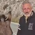 (Video) Ovaj čovek putuje Evropom sa dva magarca: Zaustavio se na Drveniku, otkrio šta mu je cilj
