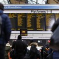 Veliki poremećaji na železnici u Londonu, putnicima savet da odlože putovanja