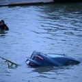Automobil sleteo u Dunav! Strahuje se da su putnici zarobljeni pod vodom, u toku akcija spasilaca