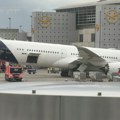 Incident na aerodromu u Frankfurtu: Avion Lufthanze pao na nos, ima povređenih (video)
