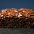 Kocke od kajsija i čokolade: Desert bez pečenja i od samo dva sastojka