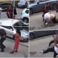 Brutalna tuča rođaka nasred ulice u Novom Pazaru: Biju se nemilosrdno, udaraju i motkom, oglasio se jedan učesnik: "Pomagali…
