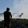 Požar u fabrici blizu Larise, obustavljen saobraćaj na autoputu Larisa - Atina u oba smera