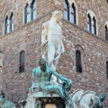 Turista oštetio skulpturu Neptuna u Firenci