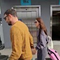 Evo kako danas izgledaju Nadežda i Toma panić: Uhvatili smo ih na aerodromu u ovom izdanju, on je sve vreme drži za ruku i…