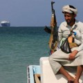 Pinokio na meti jemenskih Huta, dve balističke rakete ispaljene prema brodu