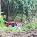Tri do četiri vozača traktora godišnje strada na teritoriji Čačka: Voze neosvetljeni, nemaju zaštitne ramove