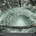 Teška saobraćajna nesreća kod Kuzmina: Petoro mladih povređeno u prevrtanju vozila