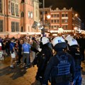 VIDEO Sukob navijača pred veliko finale: Bacali stolice, jedva su ih zaustavili