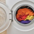 Najčešća greška pri pranju šarenog veša – boje mogu izbledeti