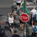 Šesti dan protestnih blokada u Srbiji, priveden profesor Filozofskog fakulteta