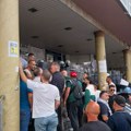 Manji incident ispred zgrade Državnog univerziteta