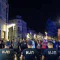 Protesti u više gradova Srbije (VIDEO, FOTO): Policijski kordoni sprečili građane da priđu bliže zgradi RTS-a