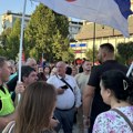 Protest u Leskovcu protiv „blokada“ pretvoren u politički skup funkcionera – VIDEO