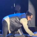 Pao na bini kao pokošen! Haos na koncertu pevača, nije mogao da ustane, hitno stigla pomoć! (Foto)