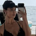 Nećemo je gledati u Majamiju, ali zato jedna od najlepših teniserki sveta šalje vrele fotke sa jahte