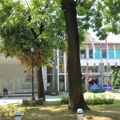 Konstitutivna sednica SO Kula, ispred zgrade se okupile dve grupe građana
