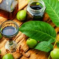 Orahovača sa medom, recept za piće koje je više od likera