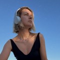 Pevačica (39) rodila četvoro dece, a podočnjake prekriva stikerima: "Mi žene i sva naša stanja u jednom danu" (foto)