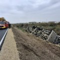 Jeziva nesreća na auto-putu; Autobus sa Hvara sleteo s kolovoza, ima teško povređenih