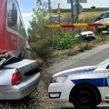 Poginuli majka i dete! Jezivi detalji teške nesreće na pružnom prelazu kod Odžaka: Voz udario u auto, ima više povređenih
