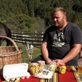 Dušan iz Kamenice mlekom sa svoje farme izlečio dete! Za to se pročulo po Srbiji, otkrio nam tajnu uspeha