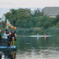 „Narandžasti oktobar“ u Zrenjaninu: Simboličnim performansom na Begeju poslata snažna poruka ženama koje trpe nasilje…