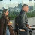 (Video) Ona je jedina pevačica koju muž milioner svake nedelje sačeka na aerodromu: Nosi bundu od nerca i skupocenu torbu, a…