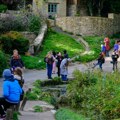 "Ulaze mi u baštu i prave piknike na travnjaku, selo je uništeno": Turisti napravili pakao od života meštanima