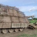 Nastavljaju s inovacijama: Rusi su na tenkove-kornjače dodali još jedan sloj oklopa