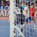 Skandal na Svetskom prvenstvu, svi su besni zbog ovoga: Golman se pomerio da bi primio gol! (Video)