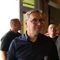 Vučić posetio prostorije SNS nakon protesta: Gonićemo ih brže i snažnije