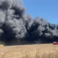 Veliki požar u novom sadu, čuju se detonacije: Industrijski objekat u plamenu (video)
