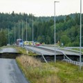 Zemlja se sručila u jezero, nasred auto-puta ogromna rupa! Meštani se nisu šokirali: "Upozoravali smo na ovo!"