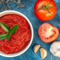 Domaći paradajz sos po italijanskom receptu ! Savršen za paste i sva jela, jednostavno i lako, bez previše začina