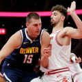 Nikola Jokić tripl-dablom ućutkao Durenta, pa pokazao “bejbi” Šengunu ko je NBA tata: Denver rasturio Hjuston