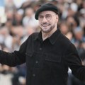 Džon Travolta otkri priču koja se krije iza beretke koju je nosio u Kanu