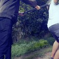 Tinejdžer (17) napao lopatom starešinu sela, posvađali se zbog preglasne muzike: Užas u komšiluku