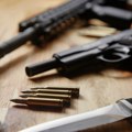 Малолетник добио прострелну рану, хитној рекао да се играо пиштољем