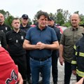 "Nadležne službe će biti na terenu dan i noć": Gašić obišao poplavljeni Junkovac (foto/video)