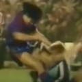 Maradona je patosirao čoveka kolenom u glavu, pa se izvinjavao kralju! Tuča o kojoj se i danas priča - El Pibe sam protiv…