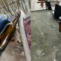 Прве слике са нелегалног сплава на сави: Заплењена пушка и Молотовљеви коктели: Оружје пронађено приликом уклањања…