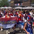 Sve je spremno za spektakl: Srbi napravili žurku na ulicama Lila, a Lebron već „plače“! (video)