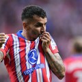 Plakao on, plakali navijači, plakao ceo stadion – sem uprave, njima ništa nije bilo jasno: „Pa ima ugovor još godinu…