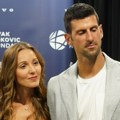 Iznenadio: Nole lajkuje slike pevačicama, njoj lajkovao go stomak FOTO