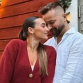 Започели везу кад је она имала 14, а он 29! И сад шокирају јавност, а порука открива све о породичним односима