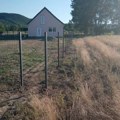 Куће и имања у Вичи поново на мети лопова Са тек реновираних имања односе панеле и ограде (фото)