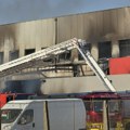 Lokalizovan požar u Novom Sadu! Vatra buknula u magacinu kurirske službe, dve osobe prevezene u bolnicu (foto, video)