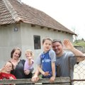 30 godina Blica: "Blic fondacija" gradila je kuće, opremala bolnice i porodilišta, pomagala najugroženije širom Srbije